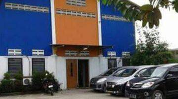 tampak depan gudang strategis siap pakai di