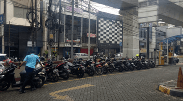 Gambar 2 Ruko 4 Lantai Pada Area Bisnis dan Perkantoran Kebayoran Baru Jakarta