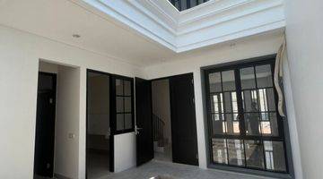 Gambar 5 Dijual Rmh 3 Lantai The White House-Dian Istana Wiyung-Surabaya Barat