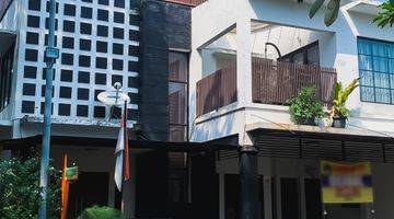 tampak depan dijual rumah hook di emerald
