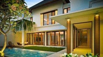 tampak depan disewakan rumah super mewah di