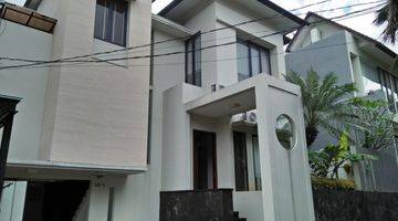 tampak depan dijual rumah super modern di