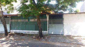 Gambar 1 Rumah Butuh Renovasi Unfurnished SHM di Jalan Kemuning Surabaya Pusat, Surabaya