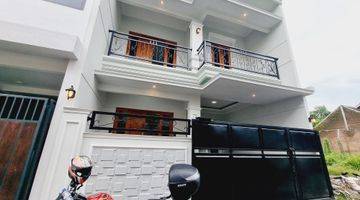 Gambar 1 Rumah Bagus 2 Lt Klasik Modern Gress Area Gentan