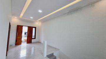 Gambar 2 Rumah Bagus 2 Lt Klasik Modern Gress Area Gentan