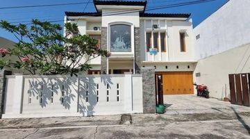 tampak depan rumah mewah 329m2 area manahan