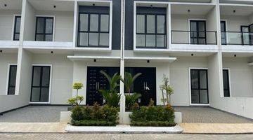 tampak depan dijual rumah siap huni di