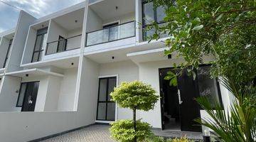 tampak depan dijual rumah siap huni di