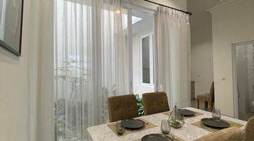 ruang makan rumah siap huni full furnished