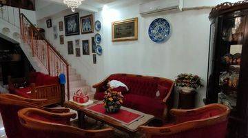 ruang keluarga rumah bu 2 lantai di