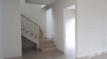 kamar tidur rumah 2 lantai di dalam