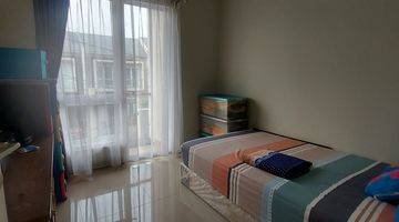 kamar tidur rumah 2 lantai di bukit