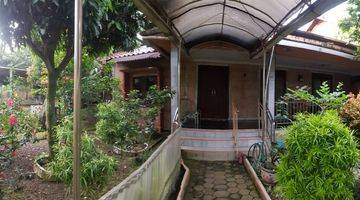 tampak depan rumah 2 lantai dekat kampus