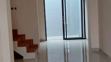 ruang tamu rumah 2 lantai murah banget