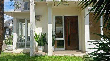 tampak depan rumah hook dalam cluster cikeas