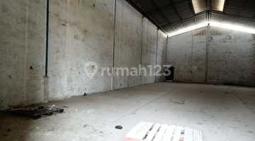 ruang keluarga gudang kamal indah, jakarta utara,