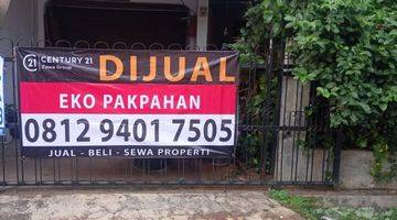 tampak depan rumah luas dan nyaman hitung
