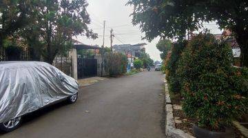 Gambar 2 Rumah Pinggir Jalan Dekat Sekolah