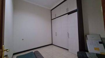 Gambar 1 Rumah Lantai Bagus Minimalis Semi Furnish Taman Nginden Intan