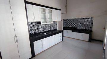 Gambar 4 Rumah Lantai Bagus Minimalis Semi Furnish Taman Nginden Intan