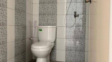 kamar mandi rumah dempet 2 di mutiara