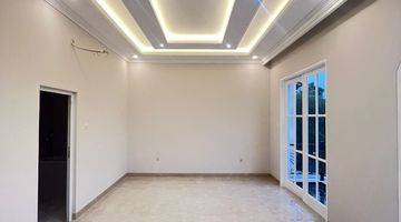 kamar tidur rumah 2 lantai dalam cluster
