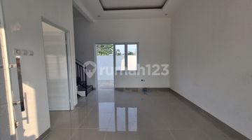 ruang tamu rumah mewah bata merah di