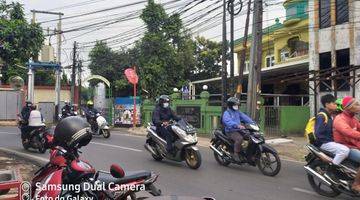 Gambar 3 Kios di Jalan Utama Kebagusan Raya, Dekat Puskesmas Kecamatan