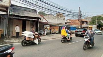 Gambar 5 Kios di Jalan Utama Kebagusan Raya, Dekat Puskesmas Kecamatan