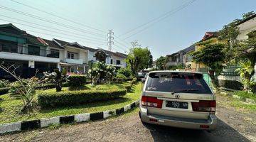 Gambar 2 Rumah asri depan taman Baranangsiang Indah BSI