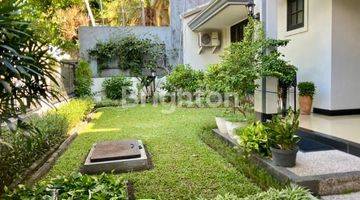 Gambar 5 Rumah Tropical Minimalis Mewah Terawat Graha Family Surabaya Barat