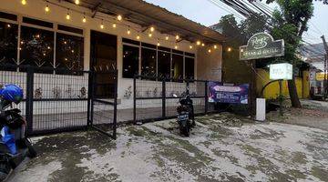 Gambar 1 Tempat usaha resto coffee shop full furnish Dkat Kampus Ui