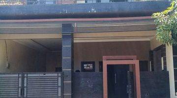 tampak depan dijual rumah bagus 2lantai di