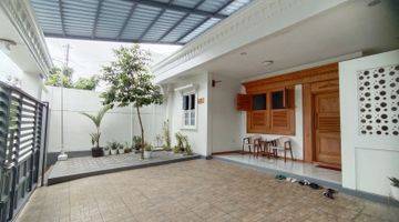 Gambar 3 Rumah Modern Nuansa Classic Ornamen di Wirobrajan Dkt Malioboro