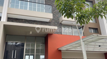 tampak depan disewakan rumah view danau pik
