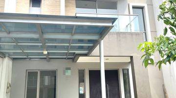 tampak depan disewakan rumah golf island pik