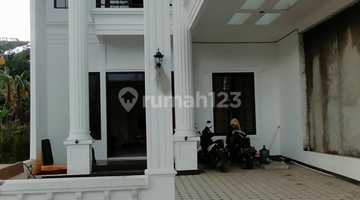 tampak depan rumah mewah model classic cibubur