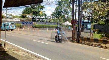 Gambar 2 Rumah Dan Kios di Pinggir Jalan Strategis  Kebagusan