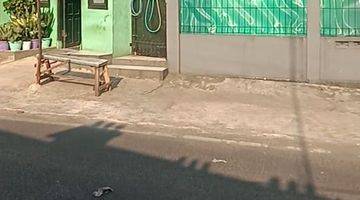 Gambar 2 Rumah Dan Kios Pinggir Jalan Utama Rumah