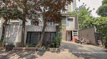 tampak depan rumah di pondok anggrek ada