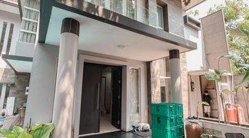 tampak depan rumah di pondok anggrek ada