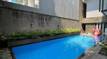 kolam renang rumah di pondok anggrek ada