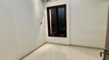 Gambar 5 Jual Cepat! Rumah Bagus 2 Lantai Siap Huni Harga Miring