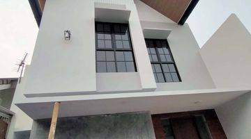 Gambar 1 Rumah 2 Lantai Modern Tropis Wilayah BSD