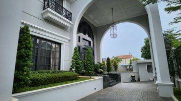 tampak depan rumah baru  super mewah furnished