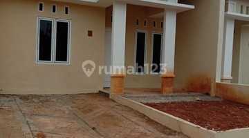 tampak depan rumah baru siap huni lima