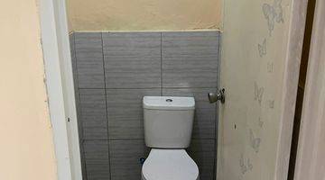 kamar mandi rumah siap huni strategis  dekat