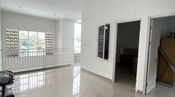 Gambar 3 rumah minimalis 2 lantai full furnish siap huni