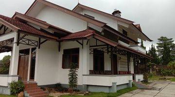 tampak depan rumah villa  asri & sejuk