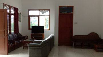 ruang keluarga rumah villa  asri & sejuk